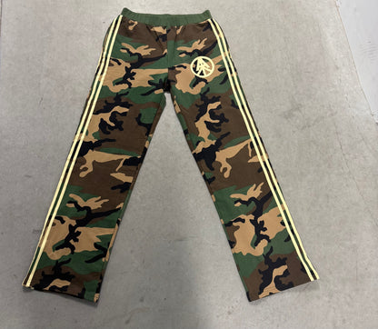 AMARI CAMO ARMY SWEATPANTS